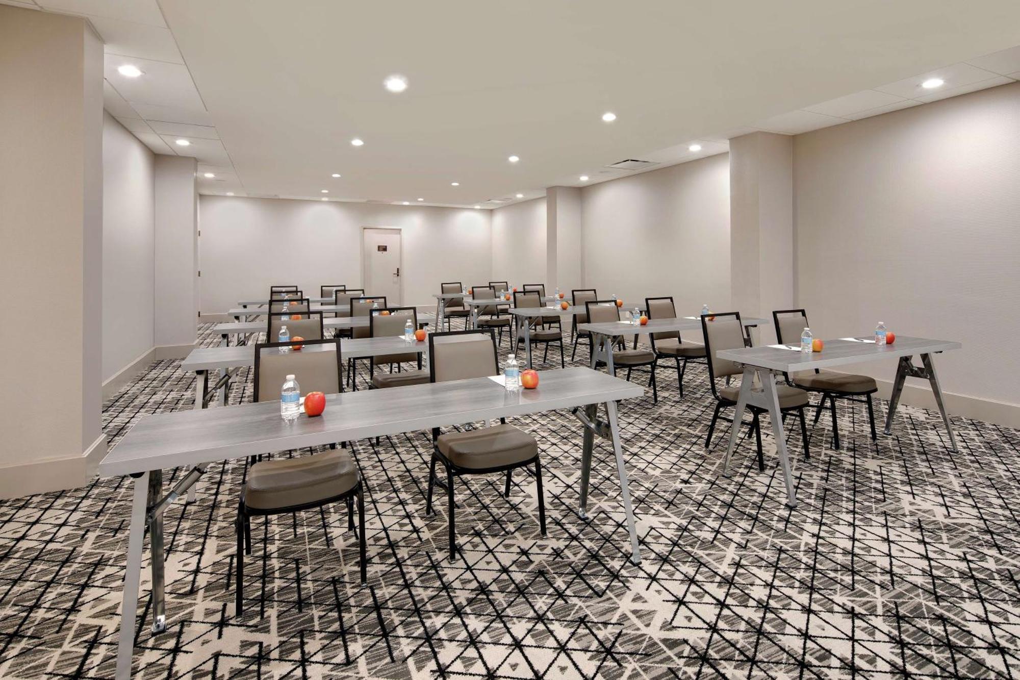 Embassy Suites By Hilton Atlanta Perimeter Center Санди Спрингс Екстериор снимка